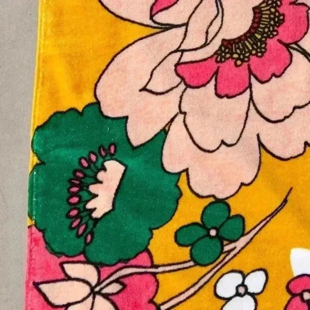 ban.do Beach, Please! Superbloom Beach Towel 60s/ 70s flowers